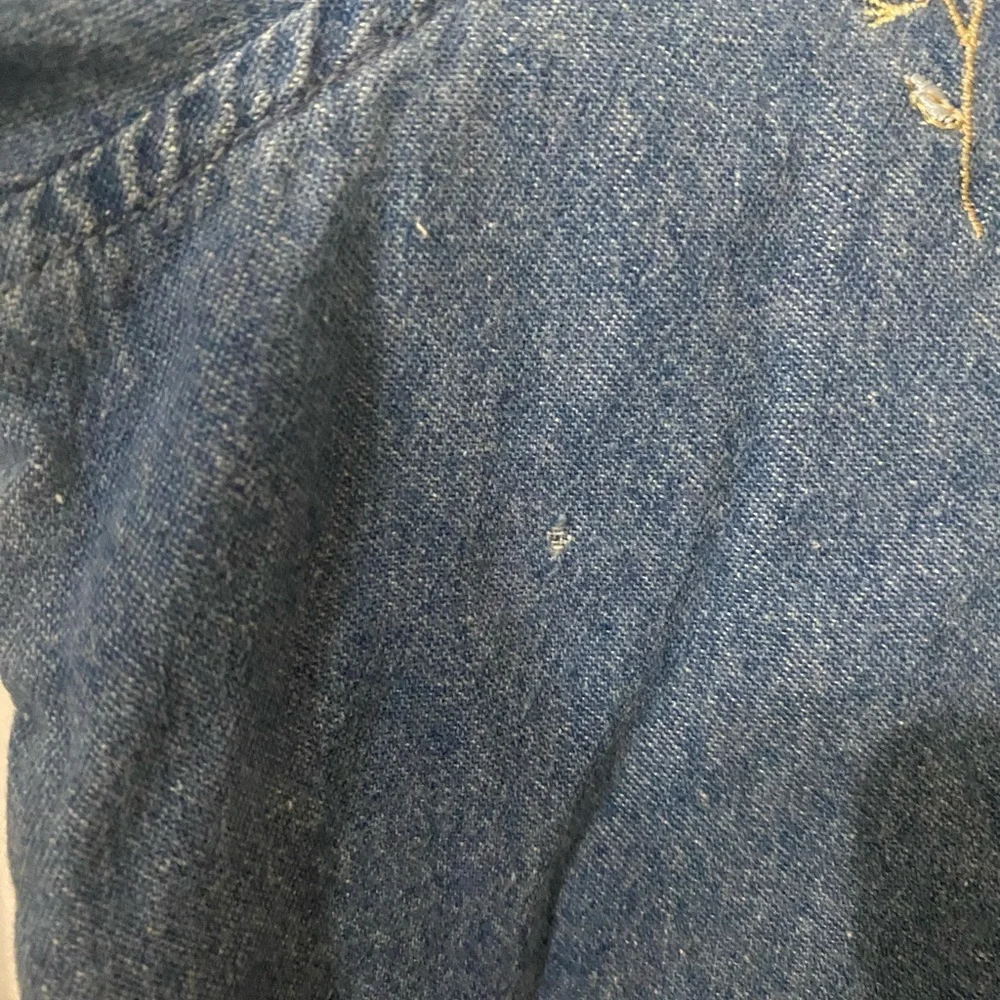 Vintage Casey&Max denim 3/4 sleeve button down with embroidered spring flowers - Picture 3 of 9